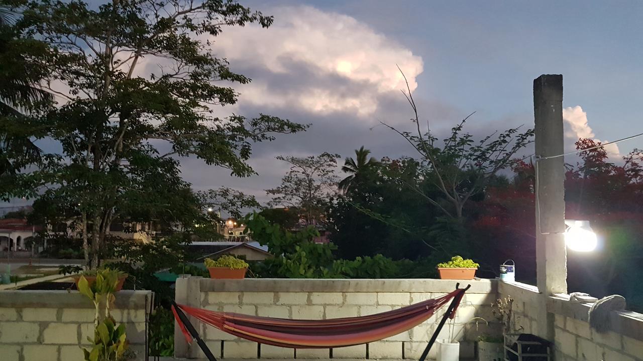 Casa Ricky'S Hostel Orange Walk Town Exterior photo